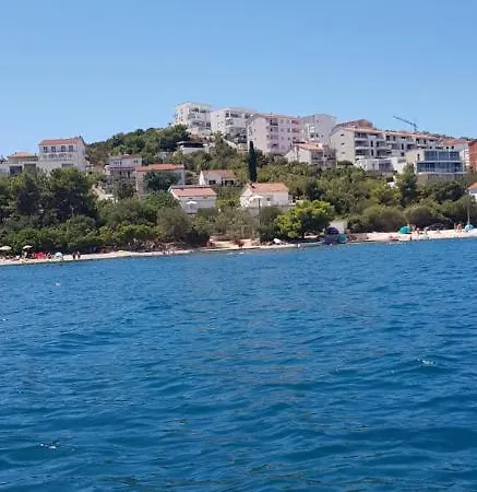 Anka Okrug Gornji * Trogir